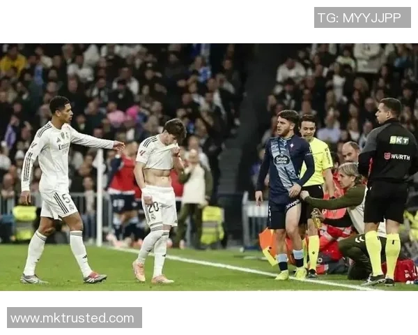 英超激战那不勒斯大胜皇马引发争议判罚全场沸腾