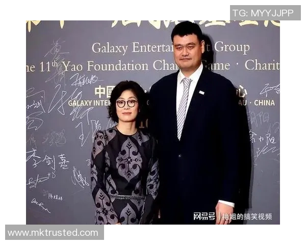 姚明与伊娃的跨界合作：篮球巨星与时尚女神的奇妙邂逅