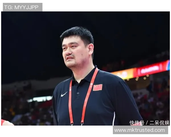 姚明面对媒体提问时的敷衍回答引发的热议与反思