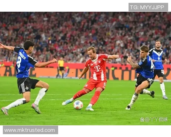 欧冠激战波尔图与拜仁握手言和精彩瞬间引发全场热烈反响 欧冠激战波尔图与拜仁握手言和精彩瞬间引发全场热烈反响