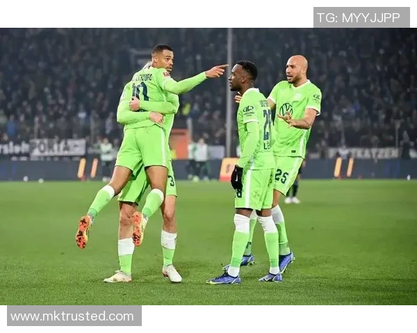 德甲激战：里昂大胜曼城6比2全场沸腾瞬间回顾