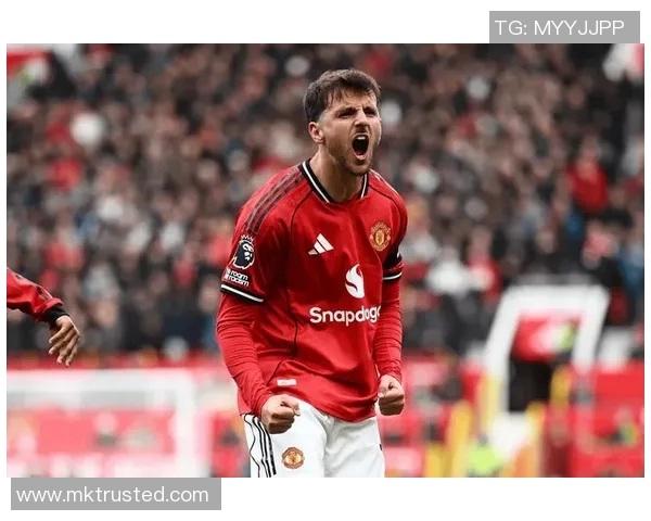 国王杯激战拜仁险胜曼联红牌争议引发全场热议与十大精彩进球回顾