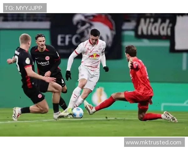 尤文图斯大胜莱比锡五球狂潮红牌事件引发全场热议